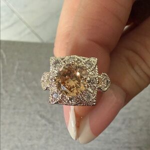 💎 Champagne Crystal Floral Statement Ring